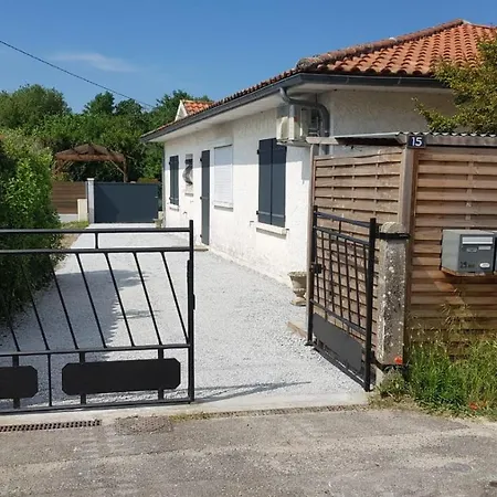 Holiday home Au Bois Flotte D'eau D'ange *