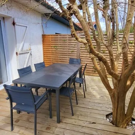 Holiday home Au Bois Flotte D'eau D'ange *